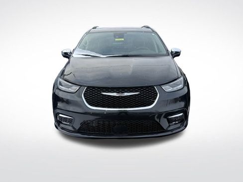 Used 2022 Chrysler Pacifica Limited image 3