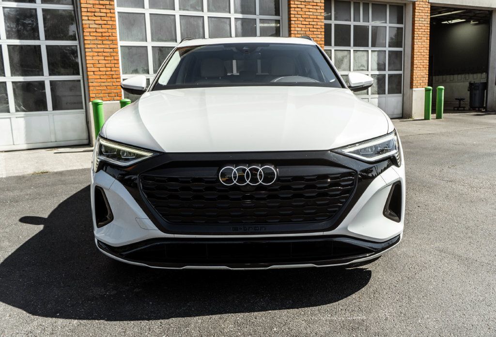 Used 2024 Audi Q8 e-tron Premium AWD/4WD image 27