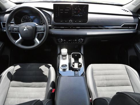 Used 2025 Mitsubishi Outlander SE AWD/4WD image 10