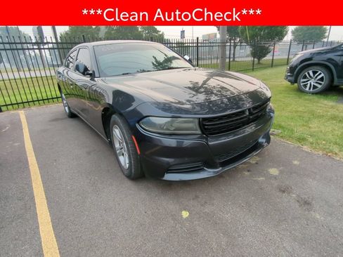 Used 2019 Dodge Charger SXT RWD image 3