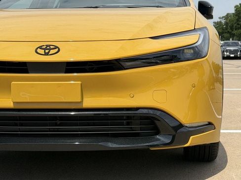 New 2026 Toyota Prius Plug-In Hybrid FWD image 9