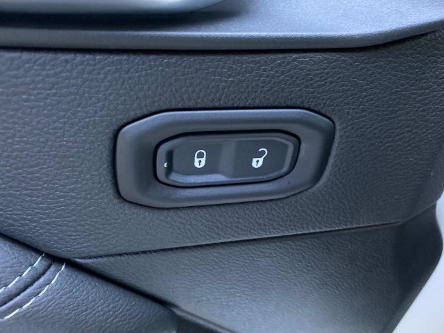 Used 2022 Jeep Wrangler Unlimited Sahara w/ LED Lighting Group AWD/4WD image 14