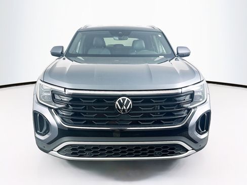 Used 2025 Volkswagen Atlas Cross Sport SE AWD/4WD image 2