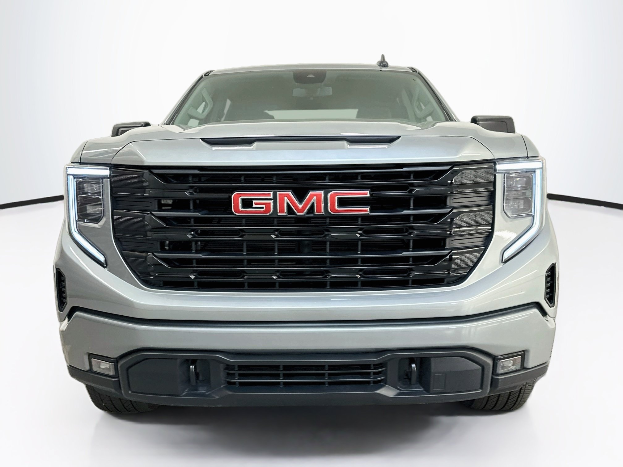 Used 2024 GMC Sierra 1500 Elevation AWD/4WD image 2