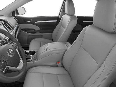 Used 2016 Toyota Highlander XLE AWD/4WD image 9