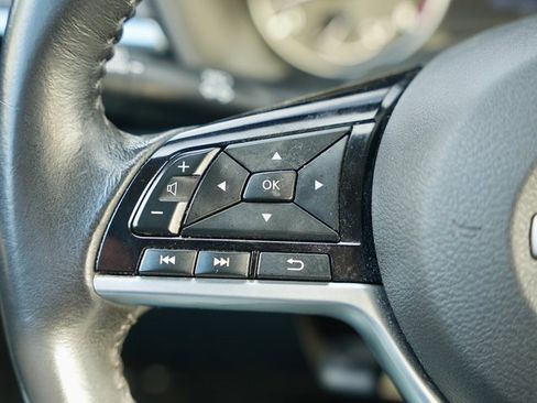 Used 2023 Nissan Altima 2.5 SV w/ SV Premium Package image 16