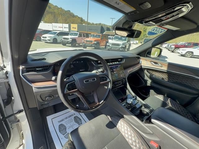 Used 2023 Jeep Grand Cherokee Summit w/ Luxury Tech Group V AWD/4WD image 24