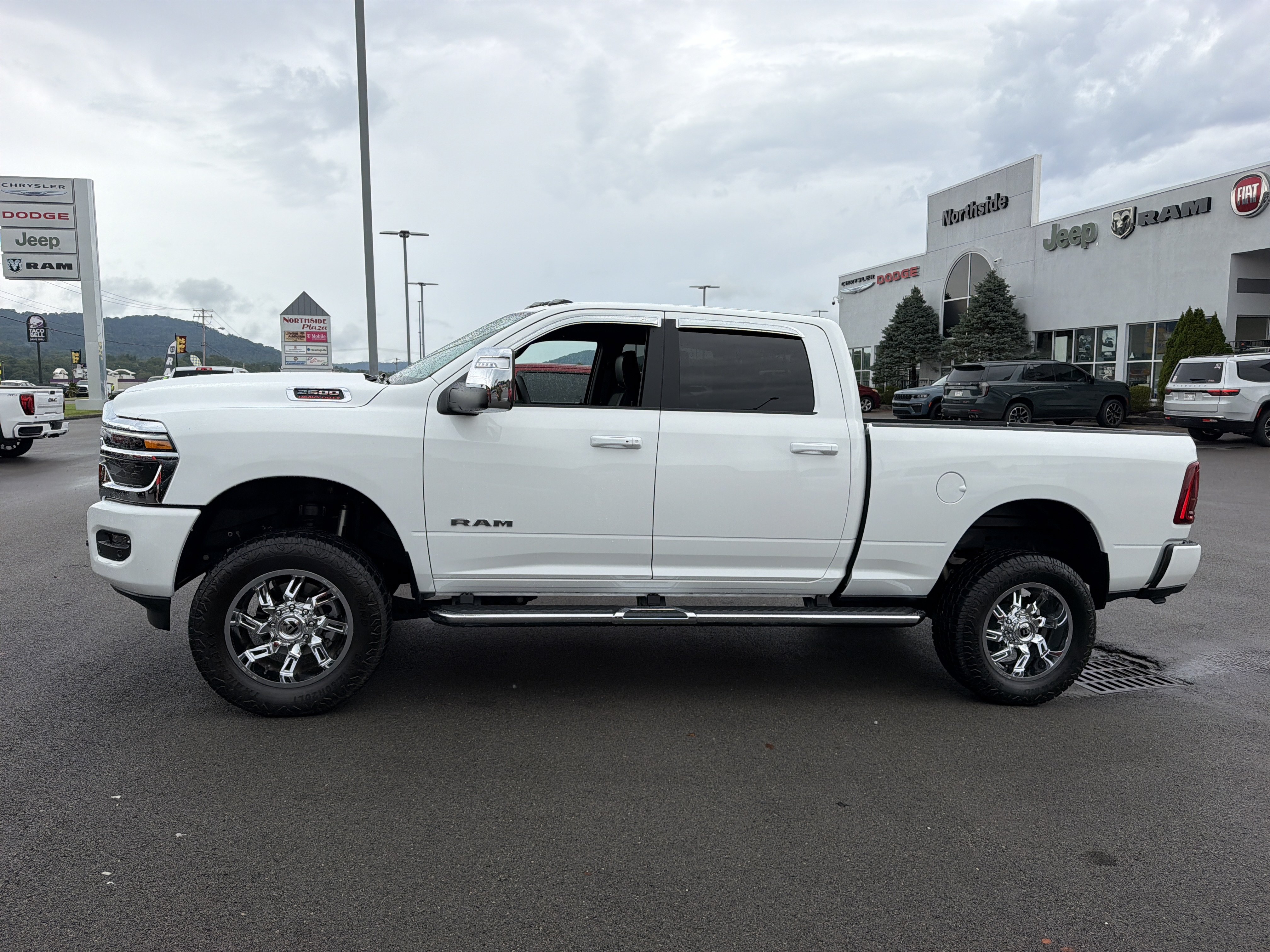 Used 2026 RAM 2500 Laramie AWD/4WD image 12