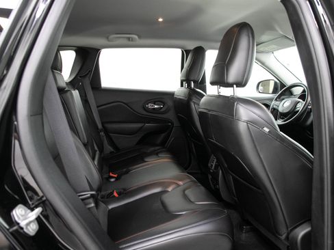 Used 2020 Jeep Cherokee Trailhawk w/ Cold Weather Group AWD/4WD image 13