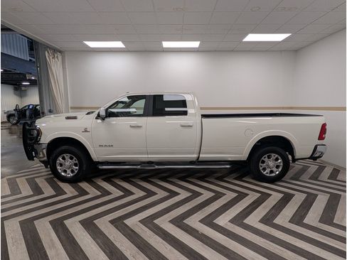 Used 2022 RAM 3500 Laramie AWD/4WD image 3