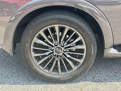 Used 2023 INFINITI QX80 Sensory w/ Cargo Package AWD/4WD image 16