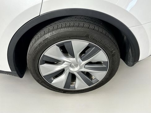 Used 2023 Tesla Model Y Long Range AWD/4WD image 11