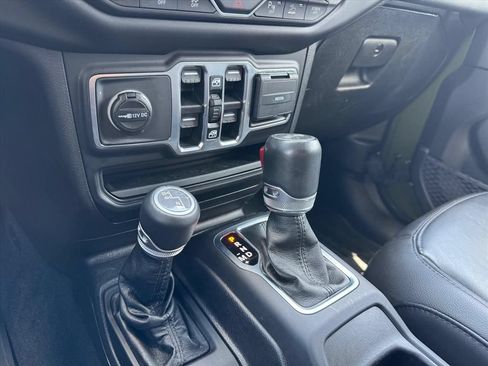 Used 2021 Jeep Wrangler Unlimited Sahara AWD/4WD image 20
