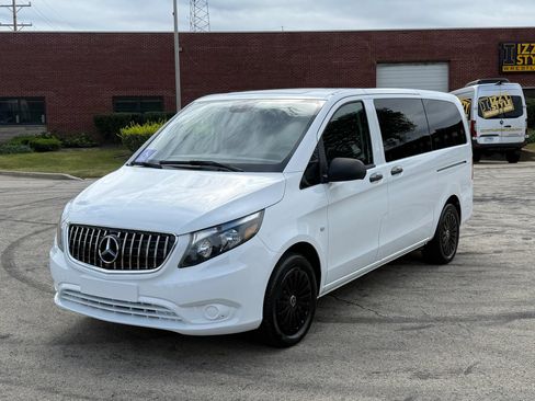 Used 2019 Mercedes-Benz Metris Passenger image 3