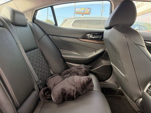 Used 2017 Nissan Maxima Platinum image 10