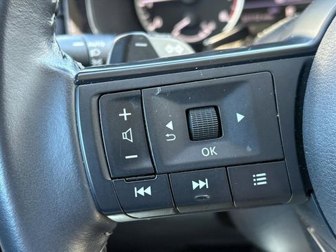 Used 2024 Nissan Pathfinder SV image 11