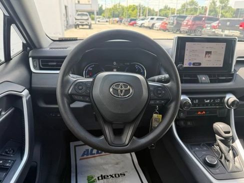 Used 2023 Toyota RAV4 LE AWD/4WD image 19