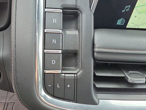 Used 2024 Chevrolet Tahoe High Country AWD/4WD image 24