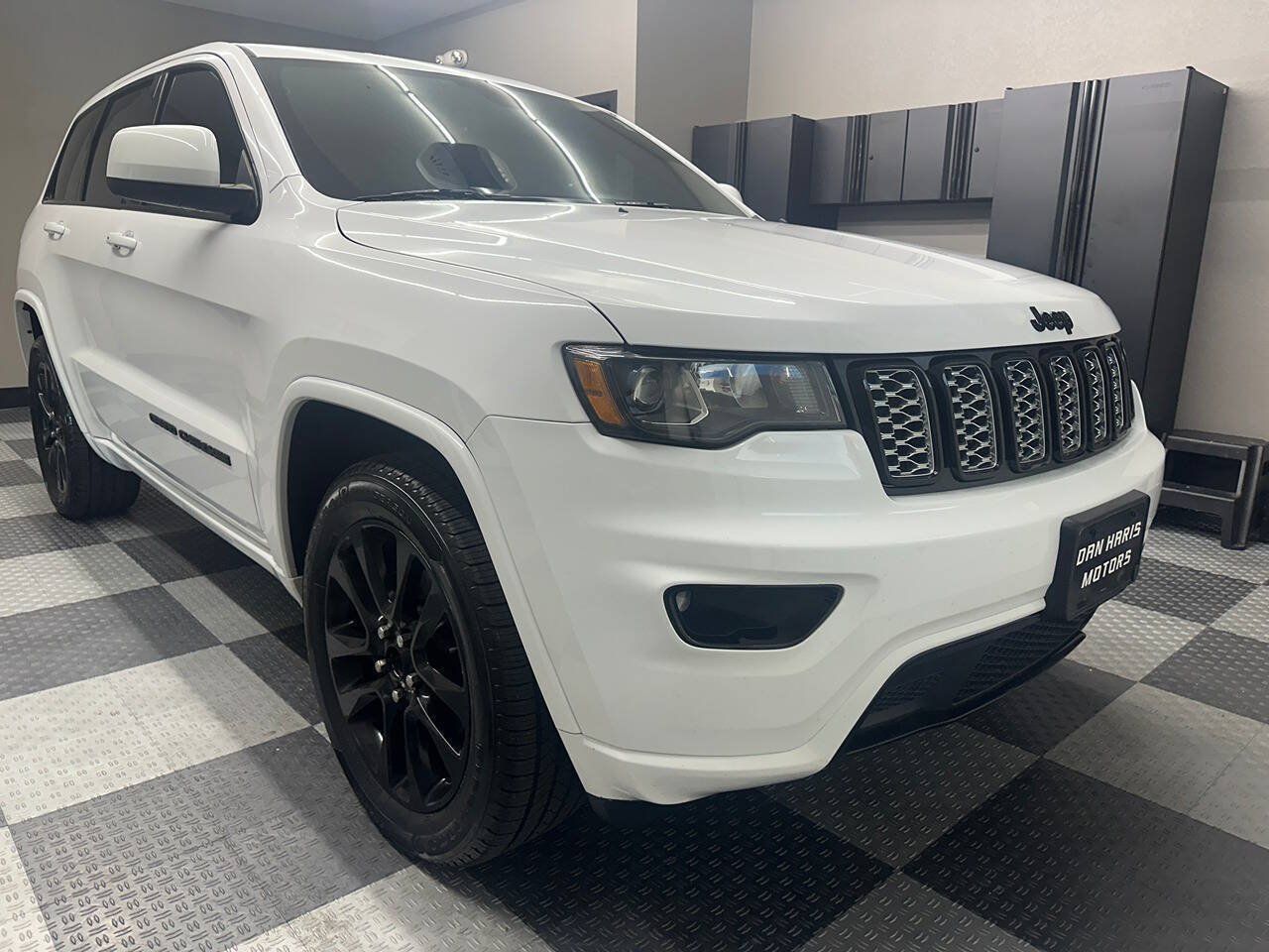 Used 2019 Jeep Grand Cherokee Altitude AWD/4WD image 5