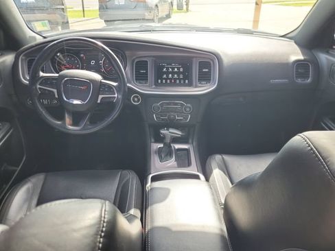 Used 2019 Dodge Charger SXT w/ Leather Interior Group RWD image 10