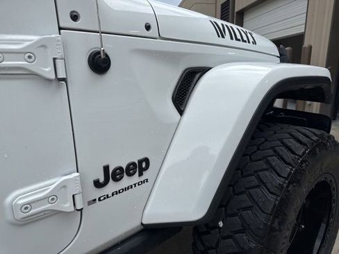 Used 2023 Jeep Gladiator Sport AWD/4WD image 10