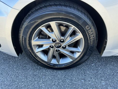 Used 2019 Kia Optima LX FWD image 9