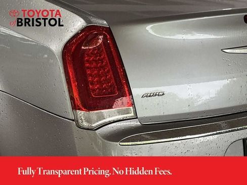 Used 2018 Chrysler 300 Touring L AWD/4WD image 5