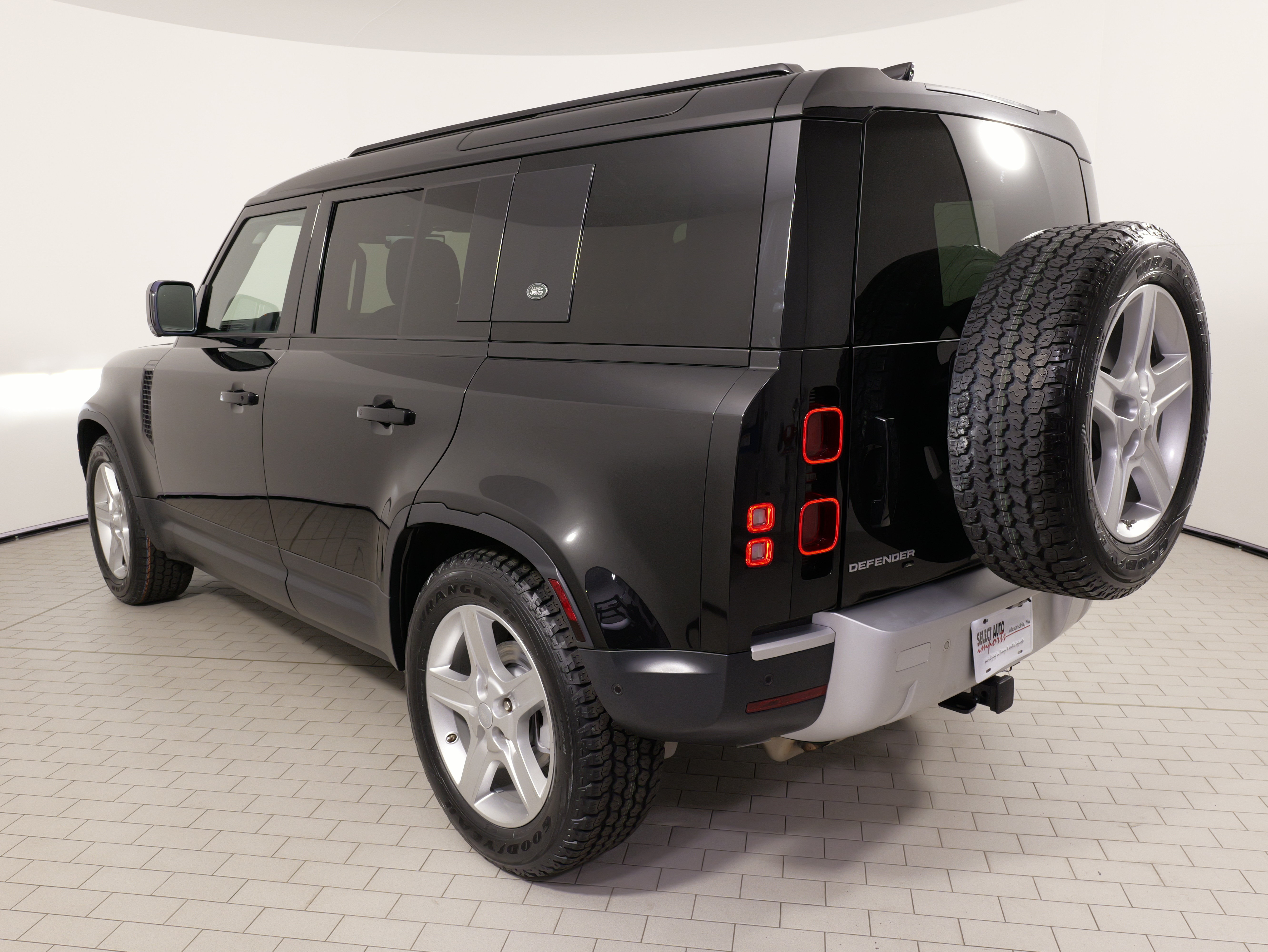 Used 2020 Land Rover Defender 110 SE AWD/4WD image 16