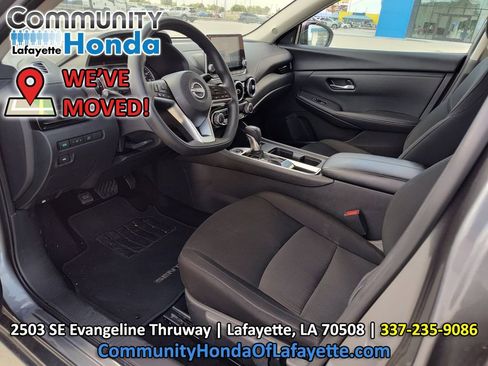 Used 2024 Nissan Sentra SV FWD image 2