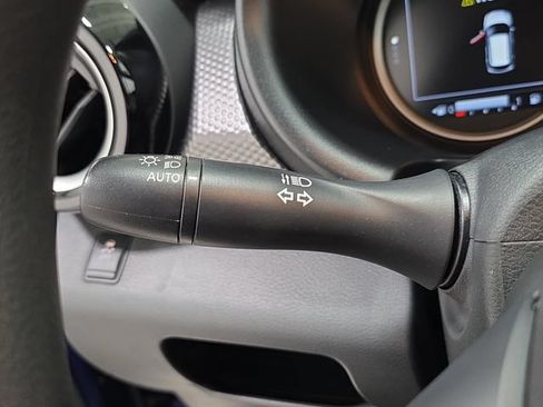 Used 2018 Nissan Kicks SV FWD image 24