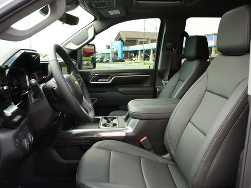 New 2026 Chevrolet Silverado 2500 LTZ w/ LTZ Convenience Package AWD/4WD image 10