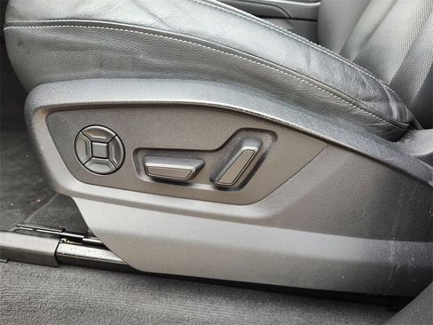 Used 2023 Audi Q8 Premium Plus w/ Premium Plus Package image 25