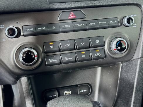 Used 2020 Kia Sportage LX FWD image 16