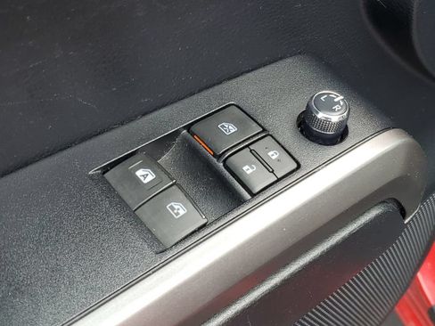 Used 2017 Toyota Tacoma SR5 AWD/4WD image 22