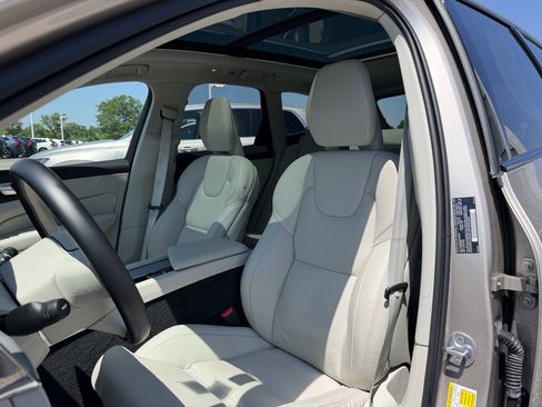 Used 2025 Volvo XC60 T8 Ultra w/ Protection Package Premier AWD/4WD image 8