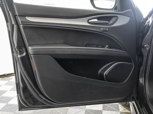 Used 2023 Alfa Romeo Stelvio Veloce AWD/4WD image 36