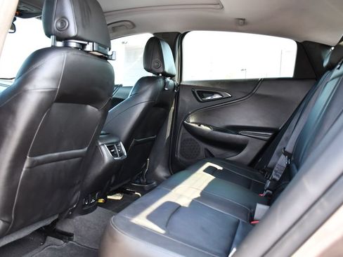 Used 2018 Chevrolet Malibu Hybrid w/ Leather Package FWD image 18