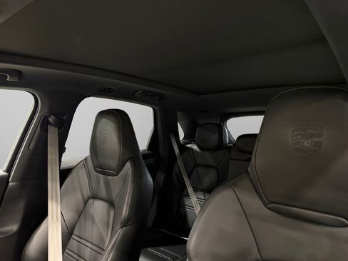 Used 2022 Porsche Cayenne Platinum Edition image 42