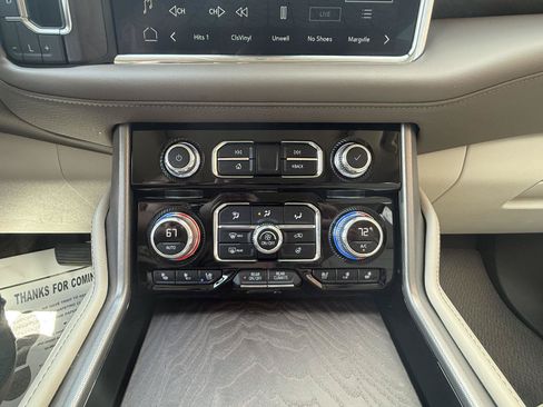 Used 2023 GMC Yukon XL Denali w/ Denali Reserve Package AWD/4WD image 5