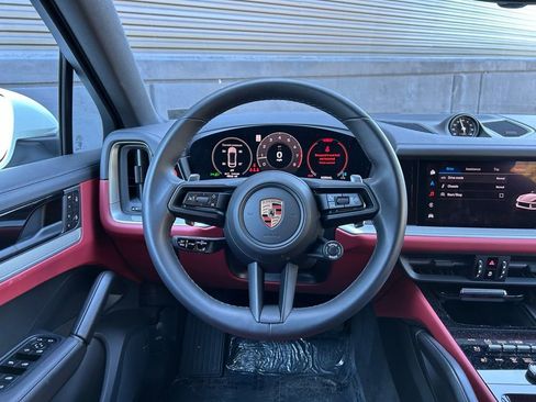 Certified 2025 Porsche Cayenne Coupe image 27