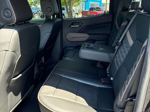 Used 2023 GMC Canyon Denali w/ Denali Black Edition AWD/4WD image 11