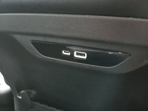 Used 2025 Chrysler Pacifica Limited image 85