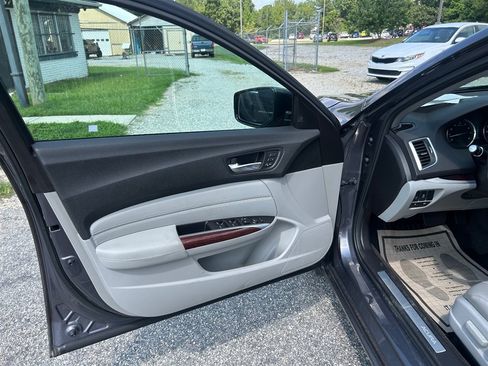 Used 2017 Acura TLX w/ Technology Package FWD image 11
