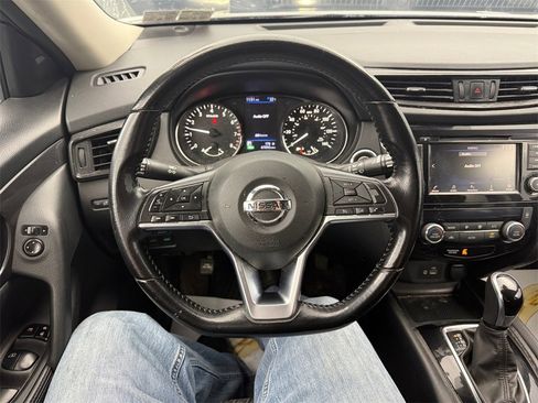 Used 2020 Nissan Rogue SV image 15