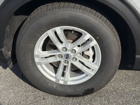 Certified 2024 Ford Explorer XLT w/ Equipment Group 202A image 11