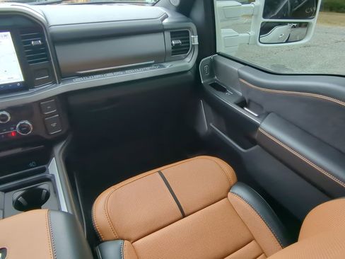 Used 2024 Ford F250 Platinum image 15