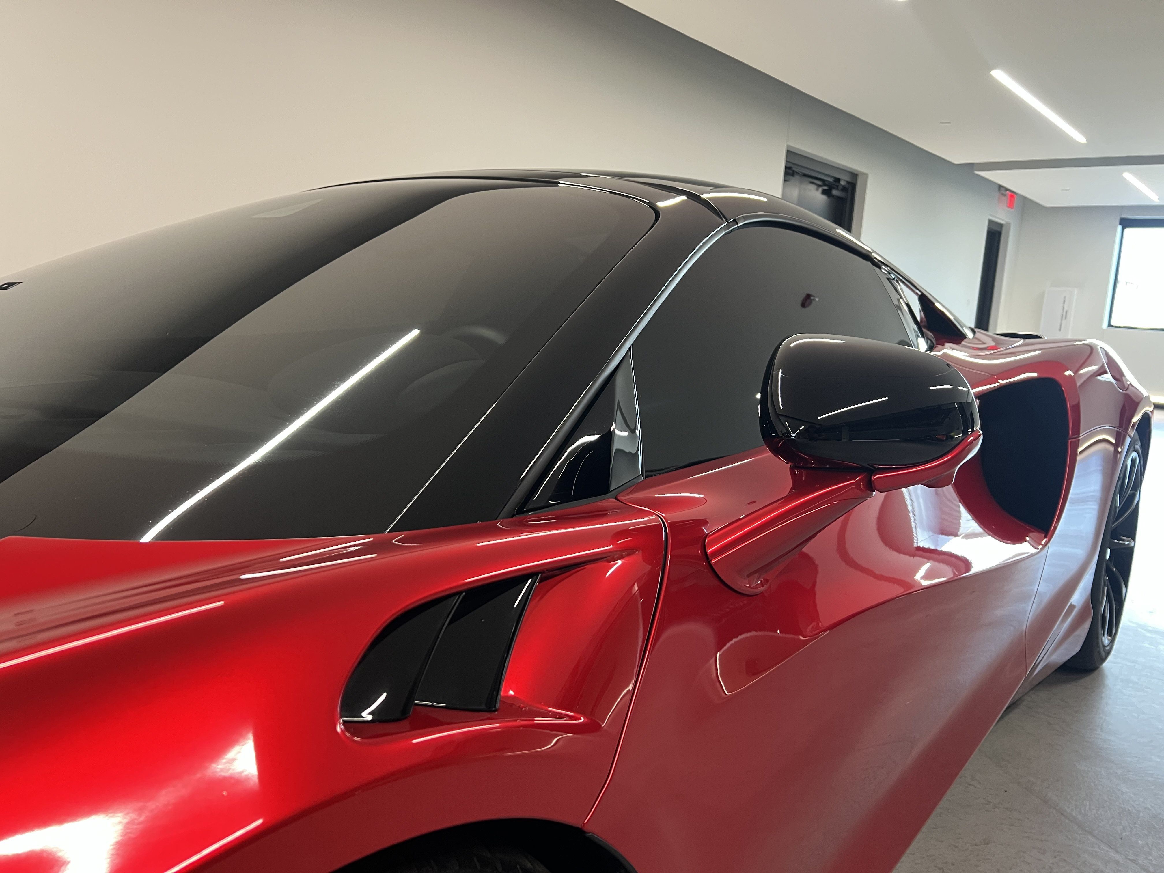 Used 2025 McLaren Artura Spider RWD image 33