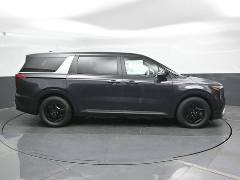 Used 2026 Kia Carnival FWD image 5