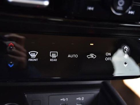 New 2025 Nissan Kicks SR image 18