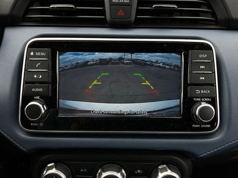 Used 2025 Nissan Versa SV image 27